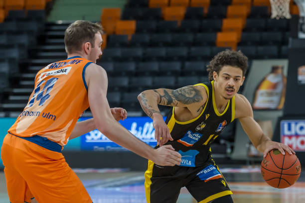 瓦兰丘纳斯 瓦兰丘纳斯