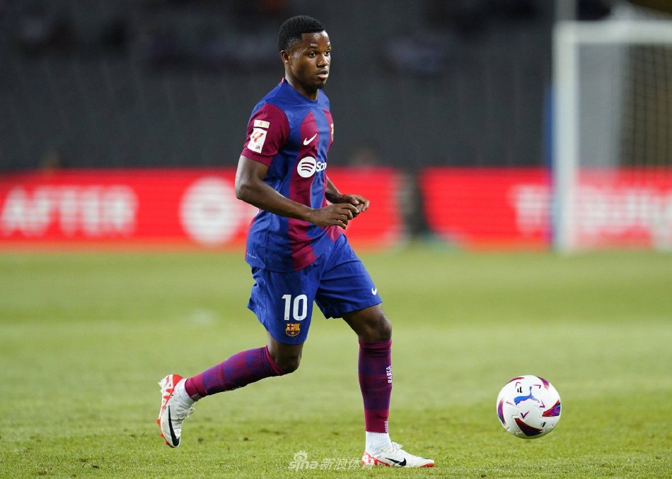 乌鸦正是依 乌鸦正是依