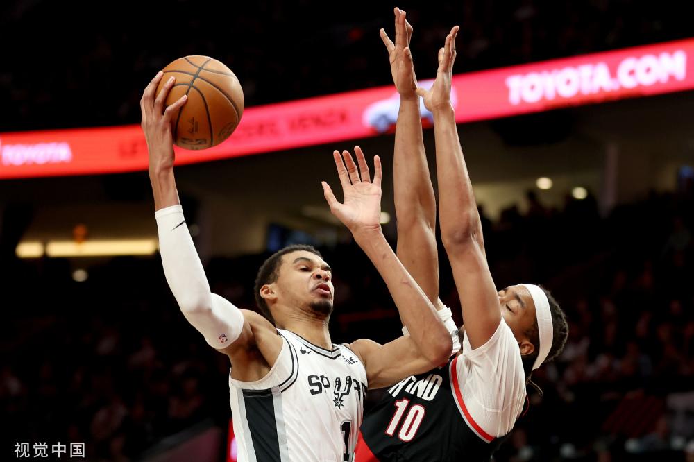 与地方足球 与地方足球